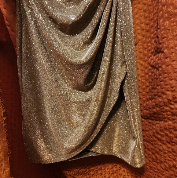 Gold sparkly homecoming dress. Size 6 - Picture 2 of 3